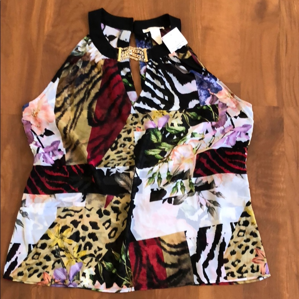 Sleeveless blouse with chain detail